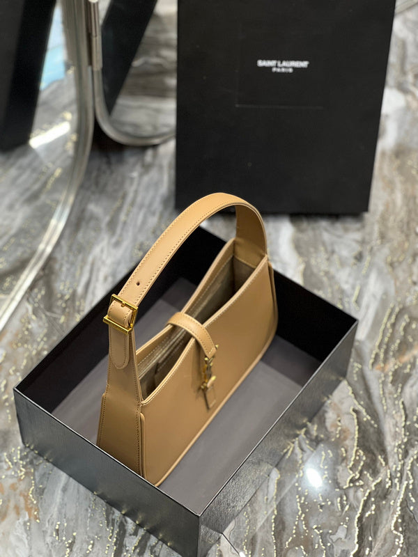 Luxurious Totes - Latest - 8245