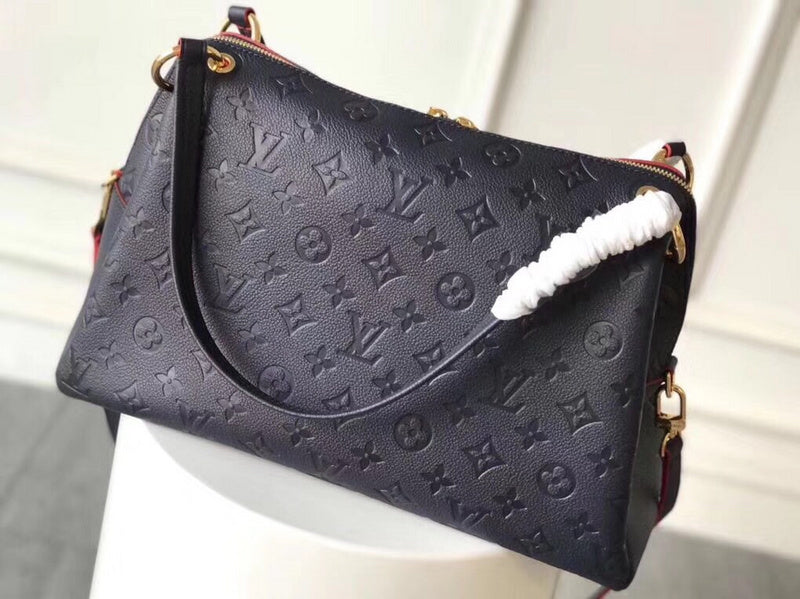 LOV - Luxurious Totes - 2391