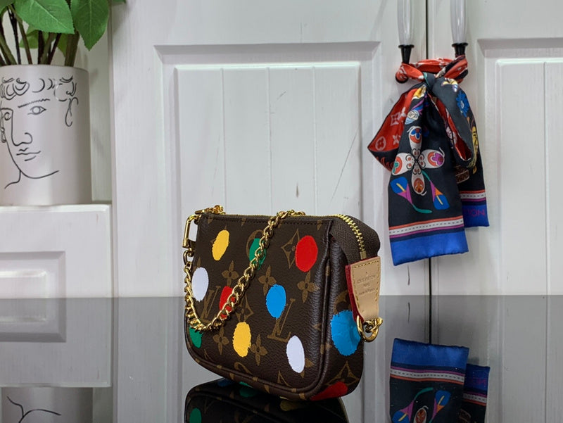 LOV - Luxurious Totes - 597