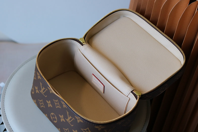 LOV - Luxurious Totes - 1837