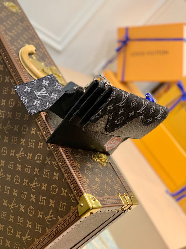 LOV - Luxurious Totes - 2052