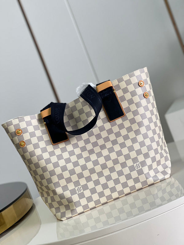 LOV - Luxurious Totes - 2205