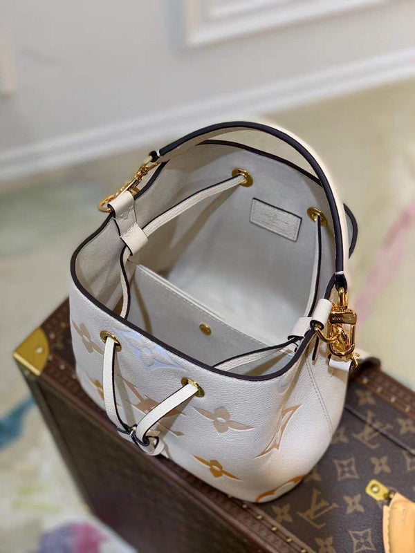 LOV - Luxurious Totes - 2396