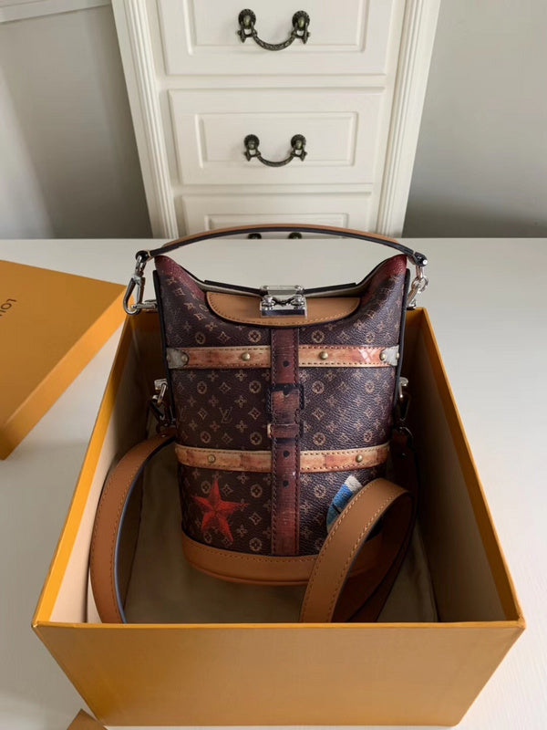 Luxurious Totes - Latest - 2401