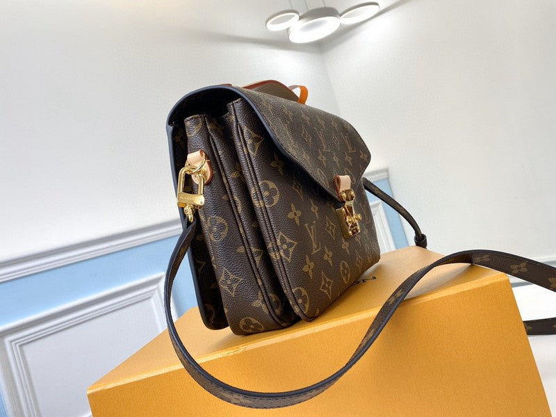 Luxurious Totes - Latest - 1759