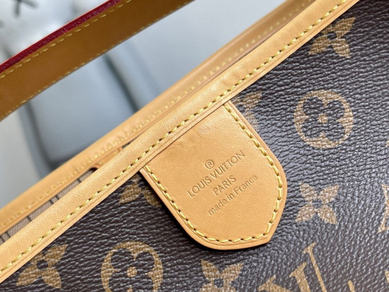LOV - Luxurious Totes - 2077