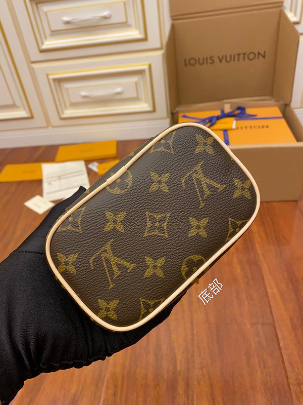 LOV - Luxurious Totes - 2085