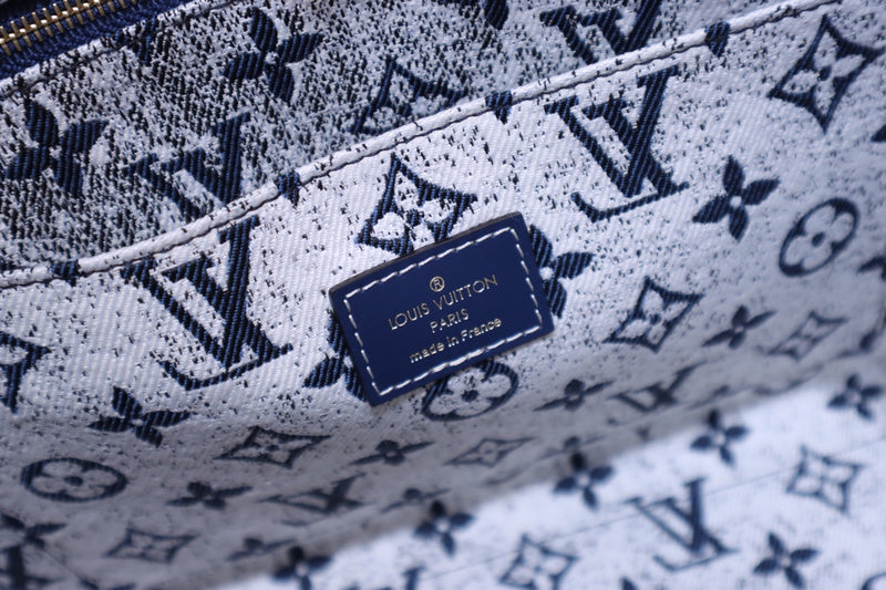 LOV - Luxurious Totes - 1573