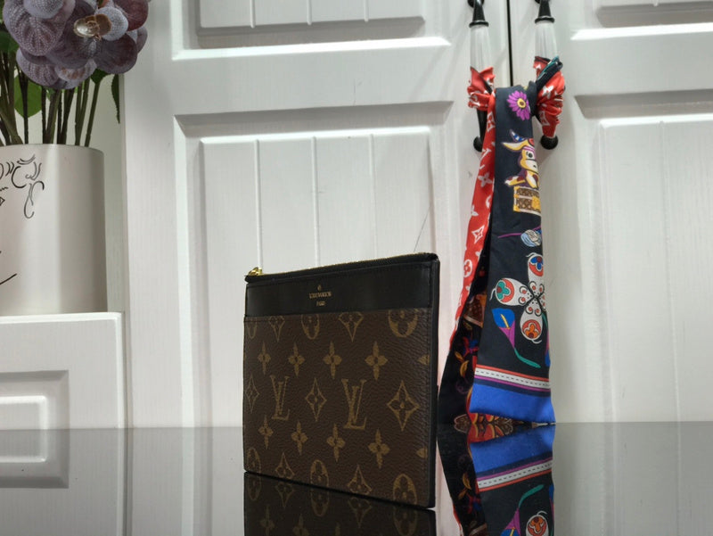 LOV - Luxurious Totes - 2427