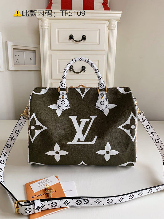 Luxurious Totes - Latest - 9712