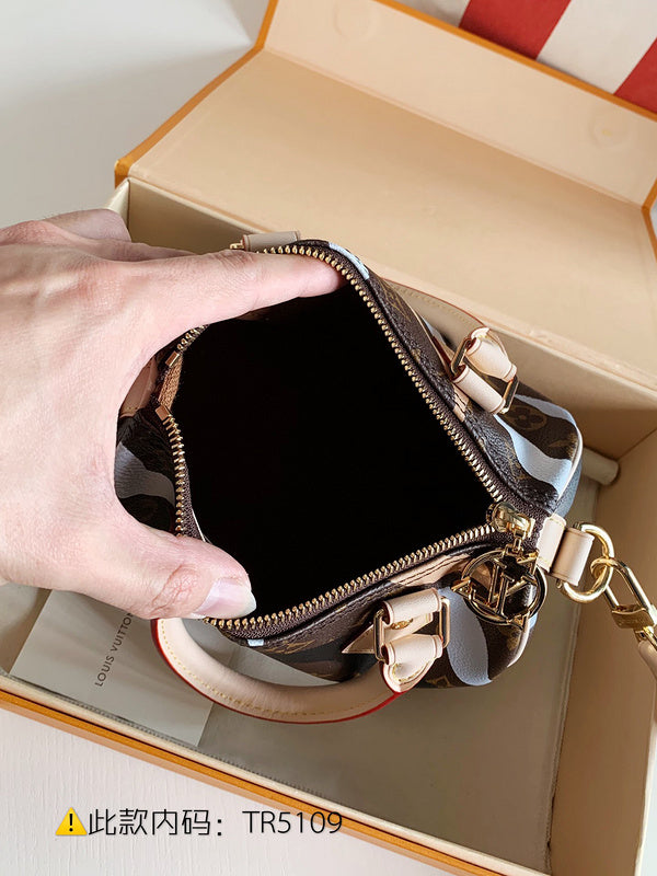 Luxurious Totes - Latest - 9715