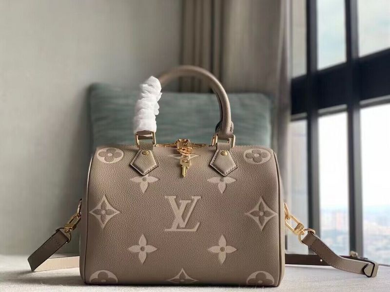 LOV - Luxurious Totes - 537