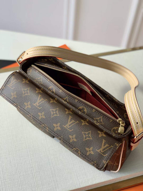 LOV - Luxurious Totes - 2583