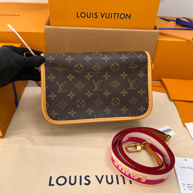 LOV - Luxurious Totes - 696