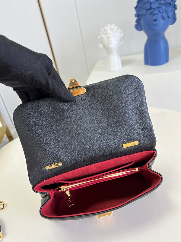 LOV - Luxurious Totes - 1605