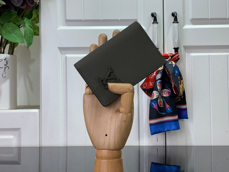LOV - Luxurious Totes - 501