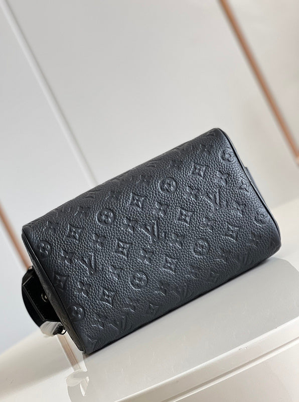 LOV - Luxurious Totes - 1885