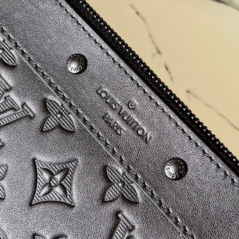 LOV - Luxurious Totes - 591