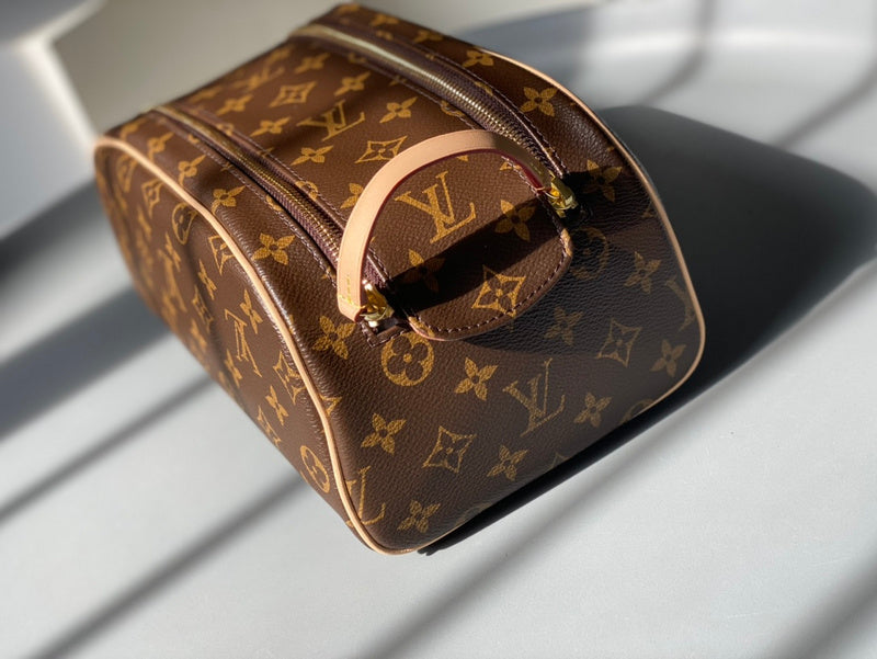 LOV - Luxurious Totes - 2030
