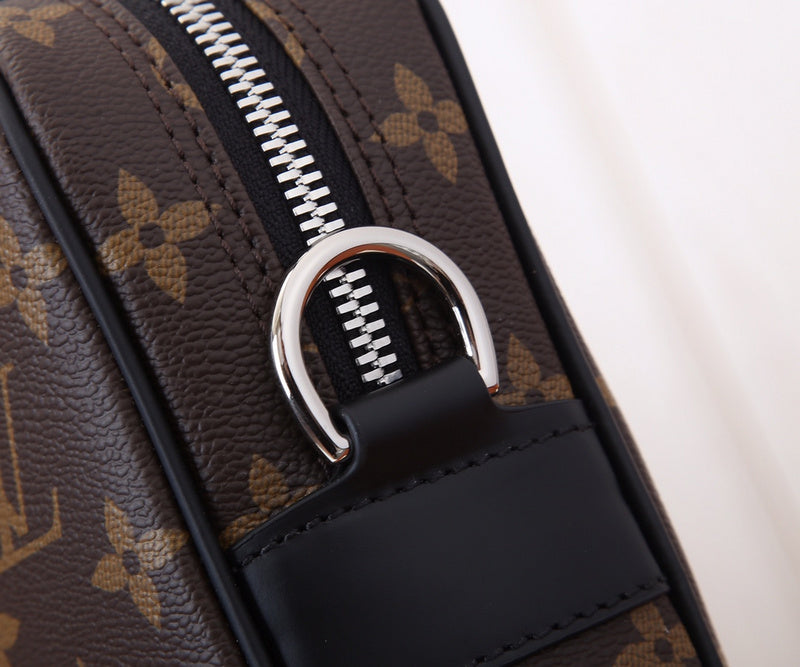 LOV - Luxurious Totes - 2551