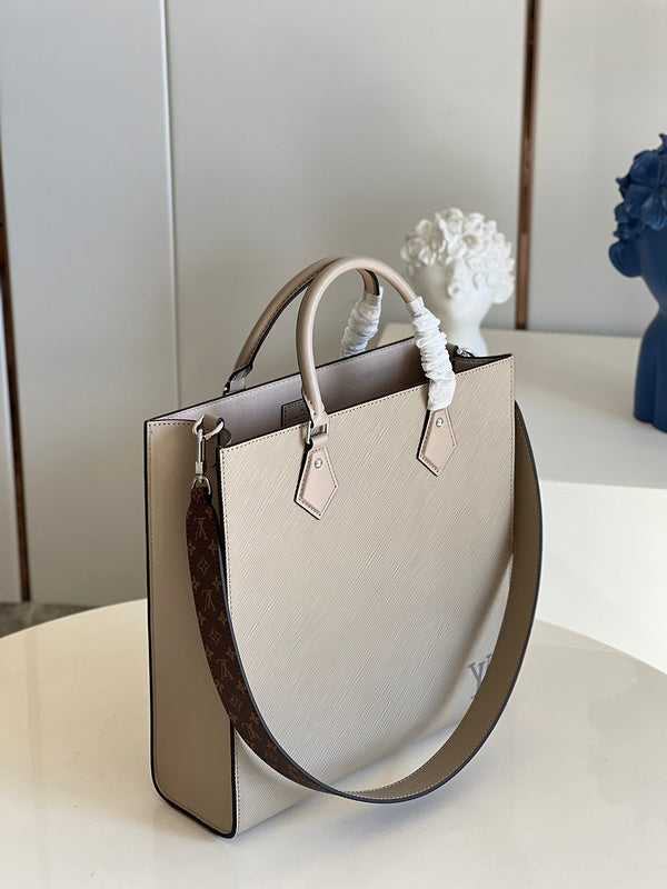 LOV - Luxurious Totes - 2112