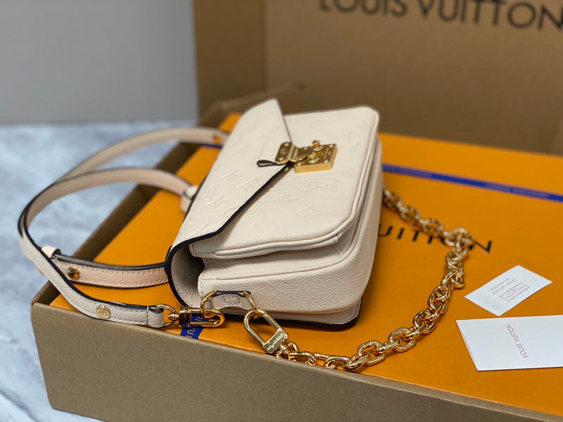 LOV - Luxurious Totes - 041