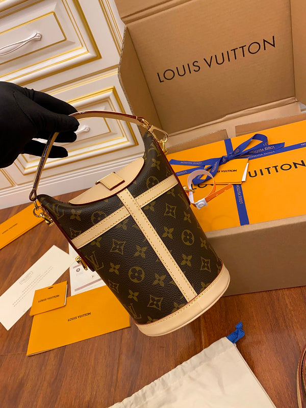 LOV - Luxurious Totes - 2411