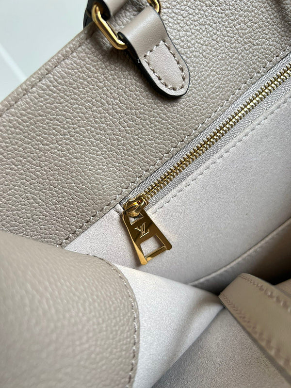 LOV - Luxurious Totes - 1882