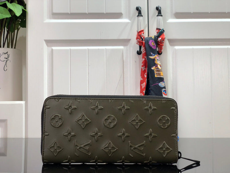 LOV - Luxurious Totes - 2255