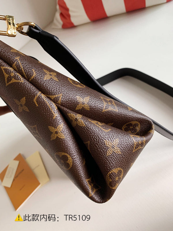 Luxurious Totes - Latest - 2362