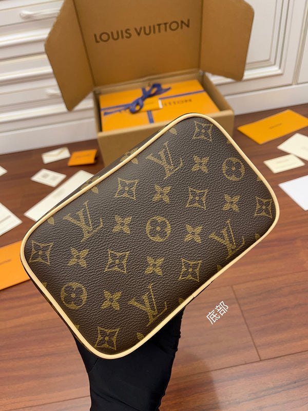 LOV - Luxurious Totes - 2084