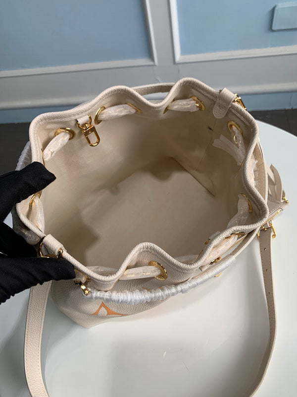 LOV - Luxurious Totes - 029