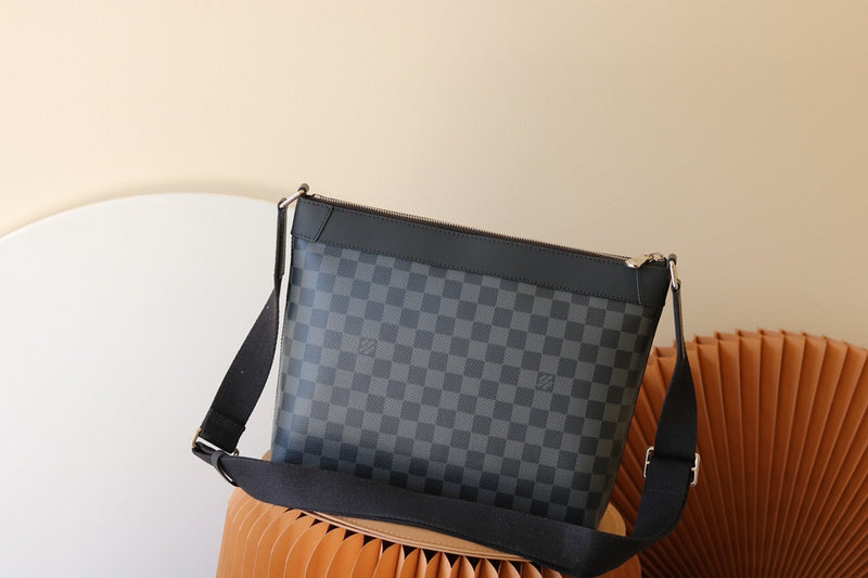 LOV - Luxurious Totes - 2044
