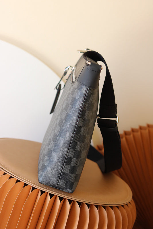 LOV - Luxurious Totes - 2044