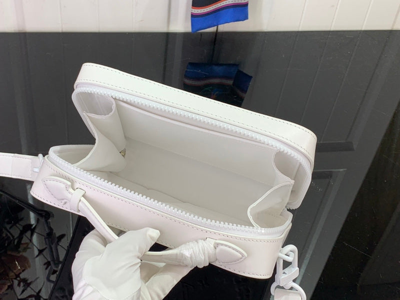 LOV - Luxurious Totes - 104