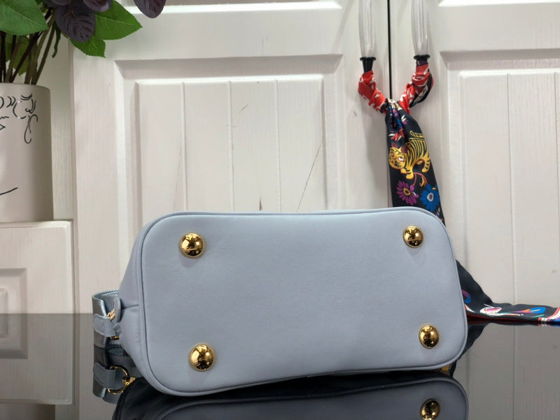 LOV - Luxurious Totes - 1588