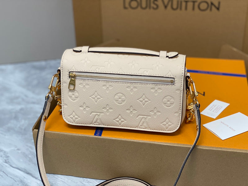 LOV - Luxurious Totes - 041
