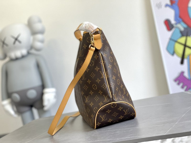 LOV - Luxurious Totes - 2077