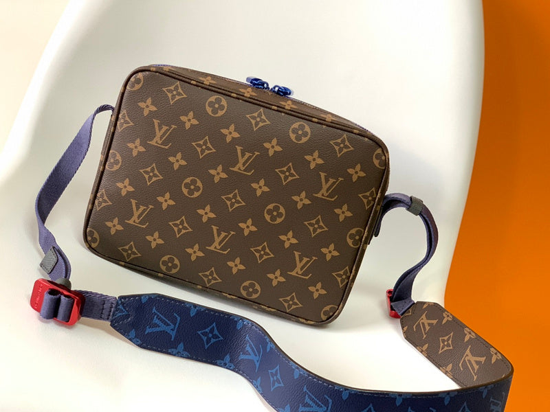 LOV - Luxurious Totes - 1920