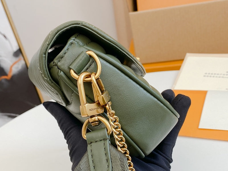 LOV - Luxurious Totes - 2435