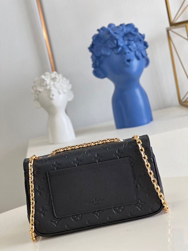 LOV - Luxurious Totes - 1325