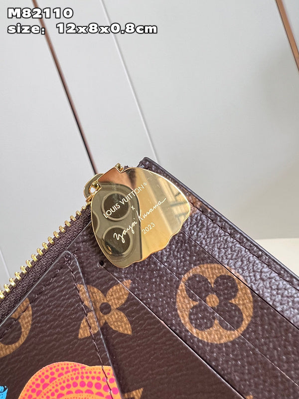 LOV - Luxurious Totes - 209