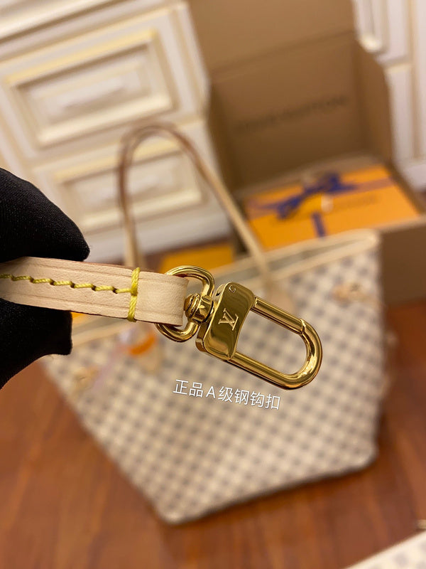 LOV - Luxurious Totes - 402