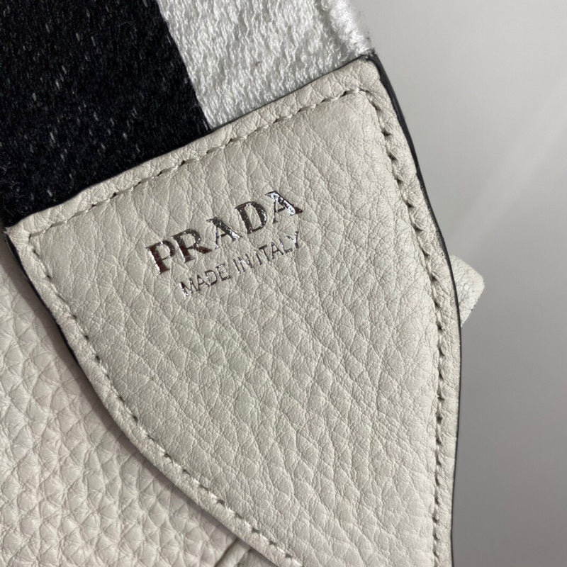 Luxurious Totes - Latest - 4637