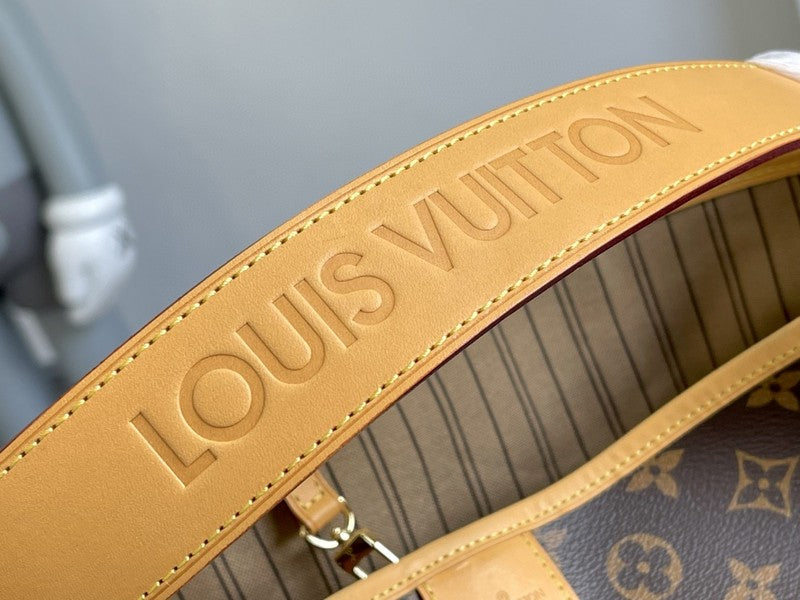 LOV - Luxurious Totes - 2077
