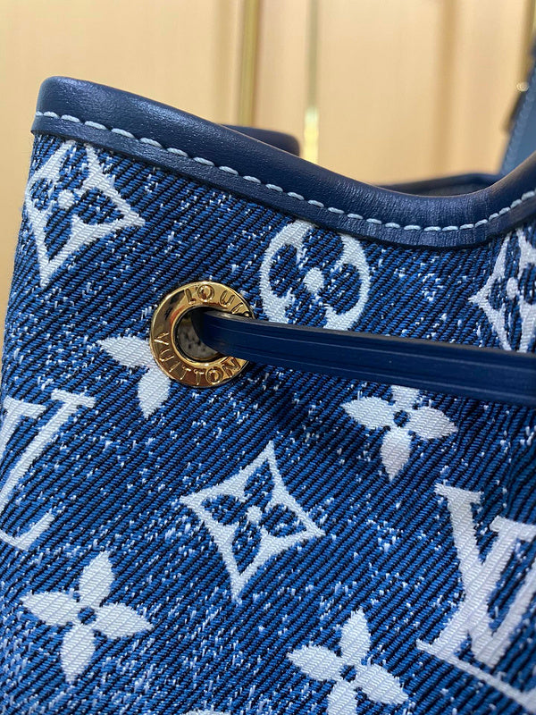 LOV - Luxurious Totes - 1574