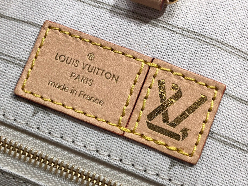 LOV - Luxurious Totes - 1356