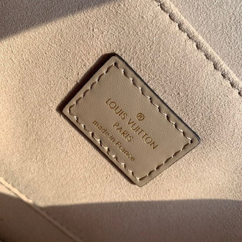 Luxurious Totes - Latest - 1919