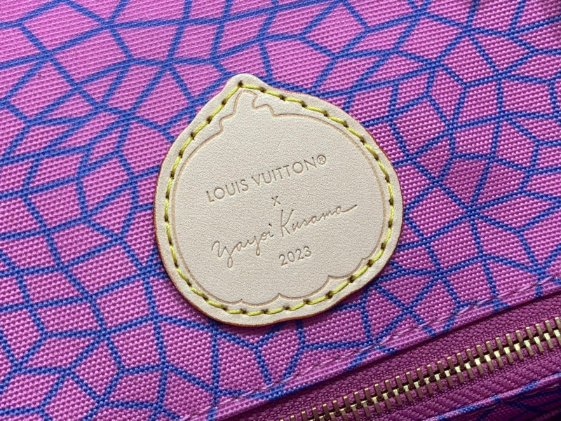 LOV - Luxurious Totes - 510