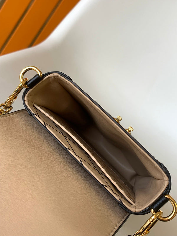 LOV - Luxurious Totes - 2009